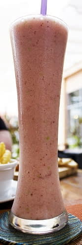 picture of a strawberry kewi smoothie